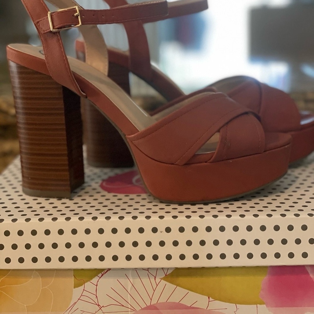 Elegant Brown Platform Sandals